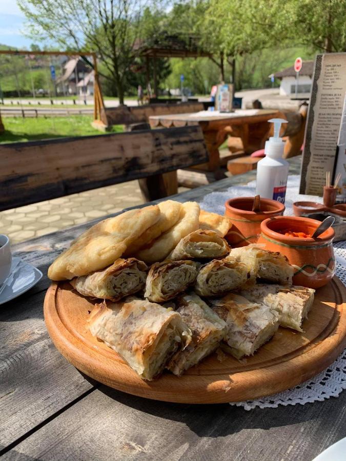 Restoran,,Vuk,, Trsic Acomodação com café da manhã Exterior foto